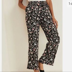Old Navy | Black Floral High Waisted Tie Belt Flowy Pants Size Medium